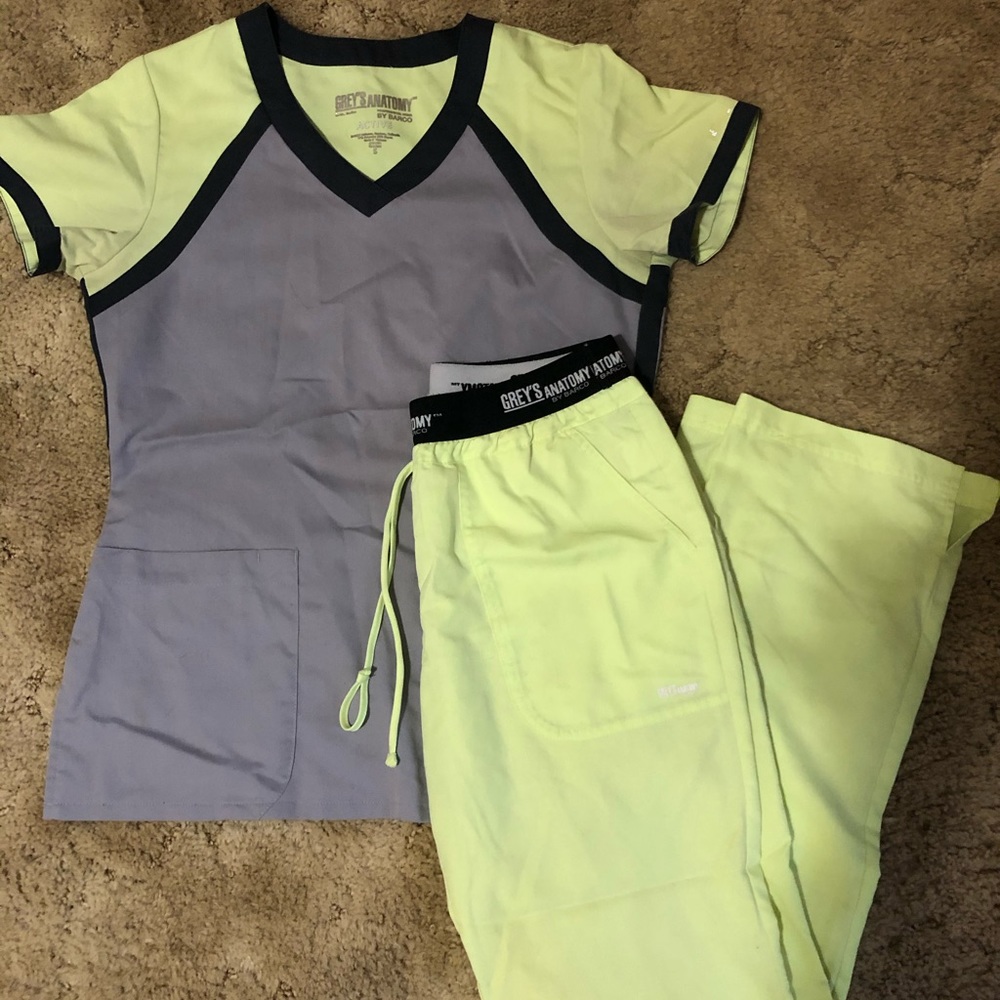 Greys anatomy scrubs size small